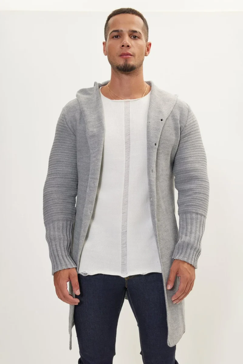 Langer Strickcardigan mit Kapuze und Knöpfen – Baptiste