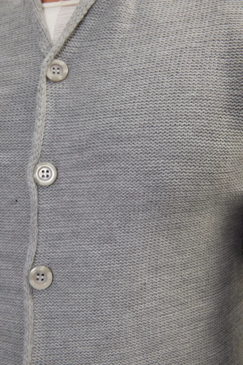 Langer Strickcardigan mit Kapuze und Knöpfen – Baptiste