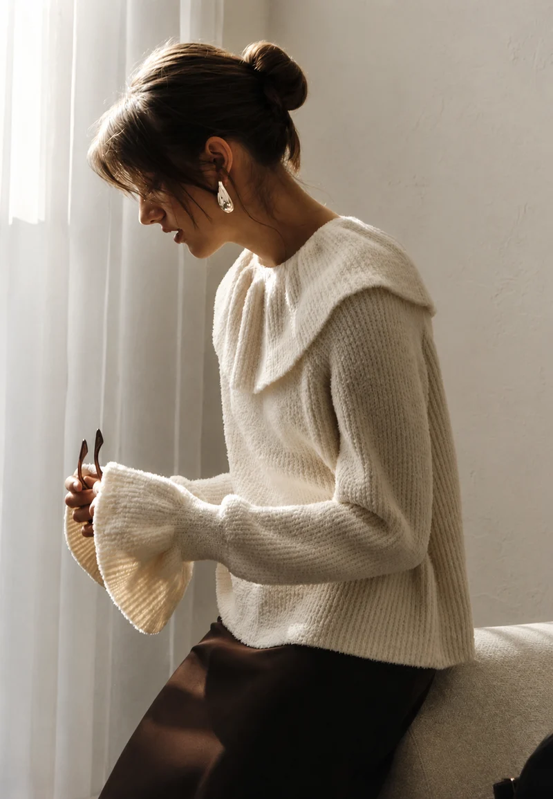 Damenpullover mit Rüschenkragen und langen Ärmeln – Capucine