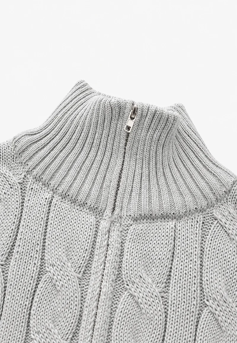 Strickpullover mit Zopfmuster und halbem Reißverschluss – Anselme
