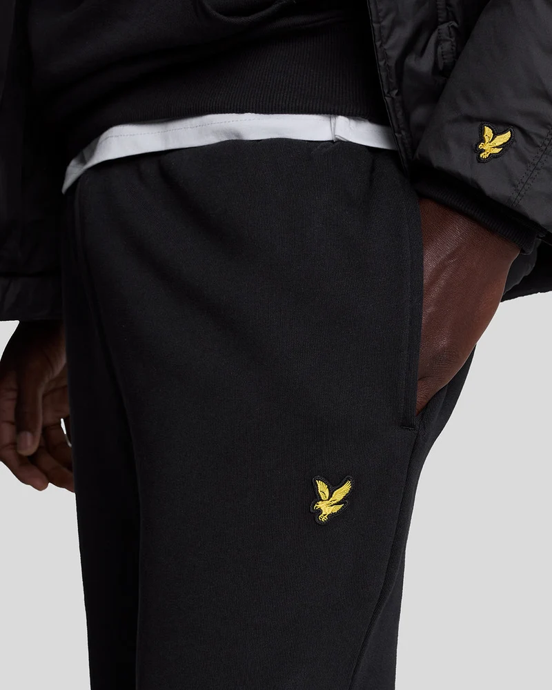 Lyle & Scott Herren-Jogginghose aus Baumwolle, schmal geschnitten | Tiefschwarz