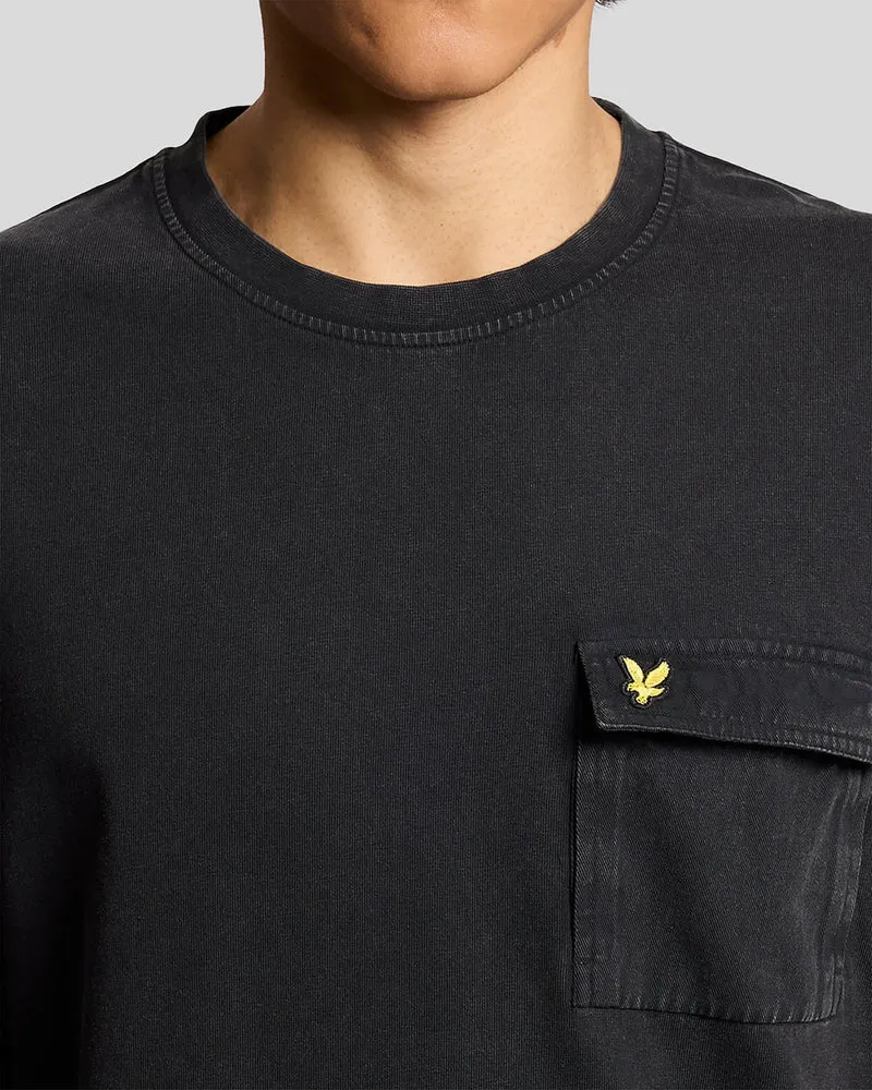 Lyle & Scott Herren-T-Shirt mit Cargotasche | Tiefschwarz