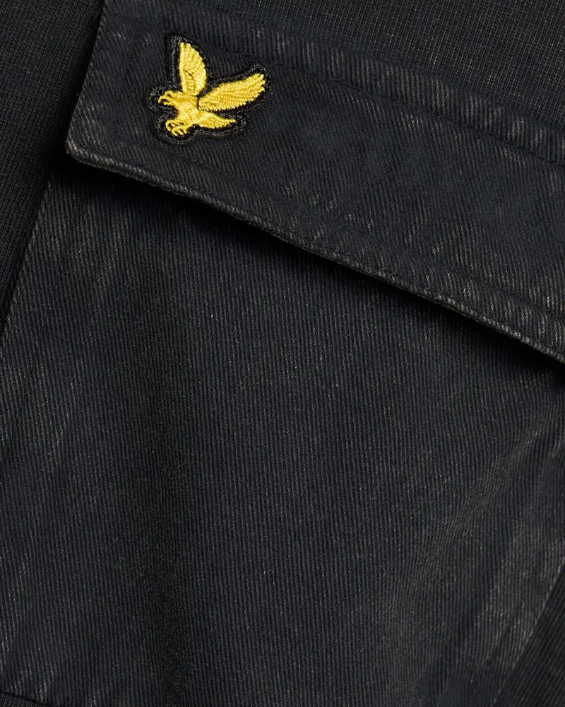 Lyle & Scott Herren-T-Shirt mit Cargotasche | Tiefschwarz