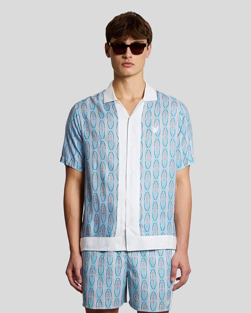 Lyle & Scott Herren Kurzarmhemd mit Blumenmuster | Mandelcreme, Parmablau