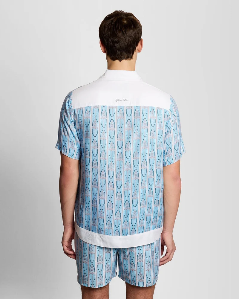 Lyle & Scott Herren Kurzarmhemd mit Blumenmuster | Mandelcreme, Parmablau