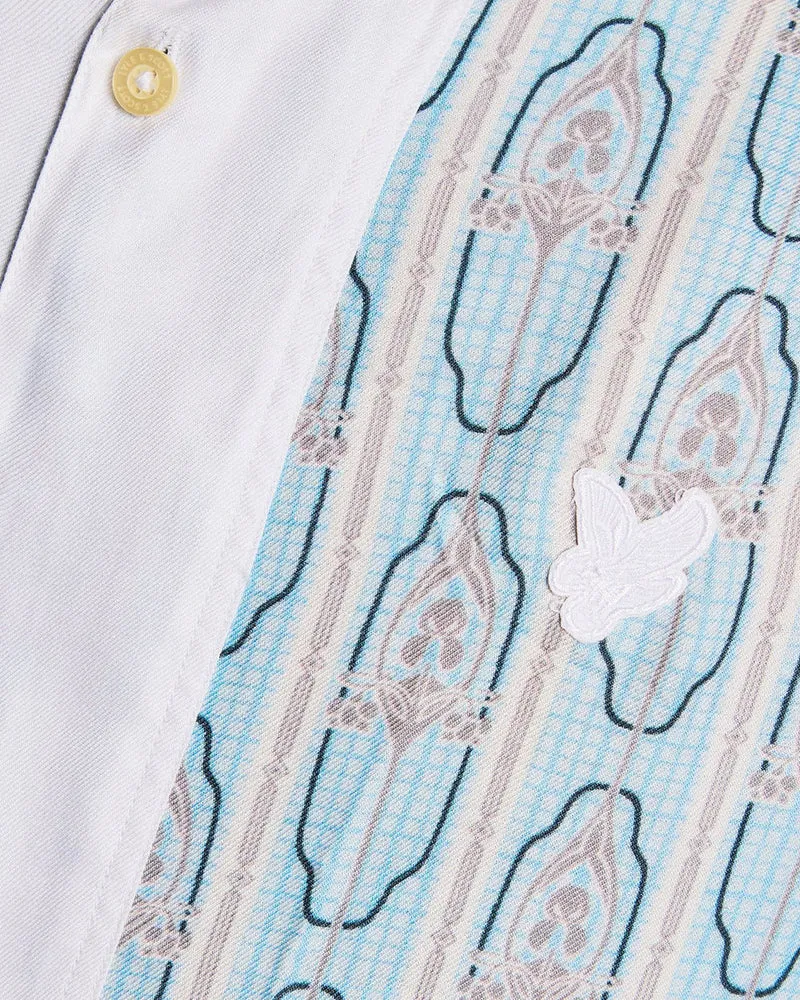 Lyle & Scott Herren Kurzarmhemd mit Blumenmuster | Mandelcreme, Parmablau