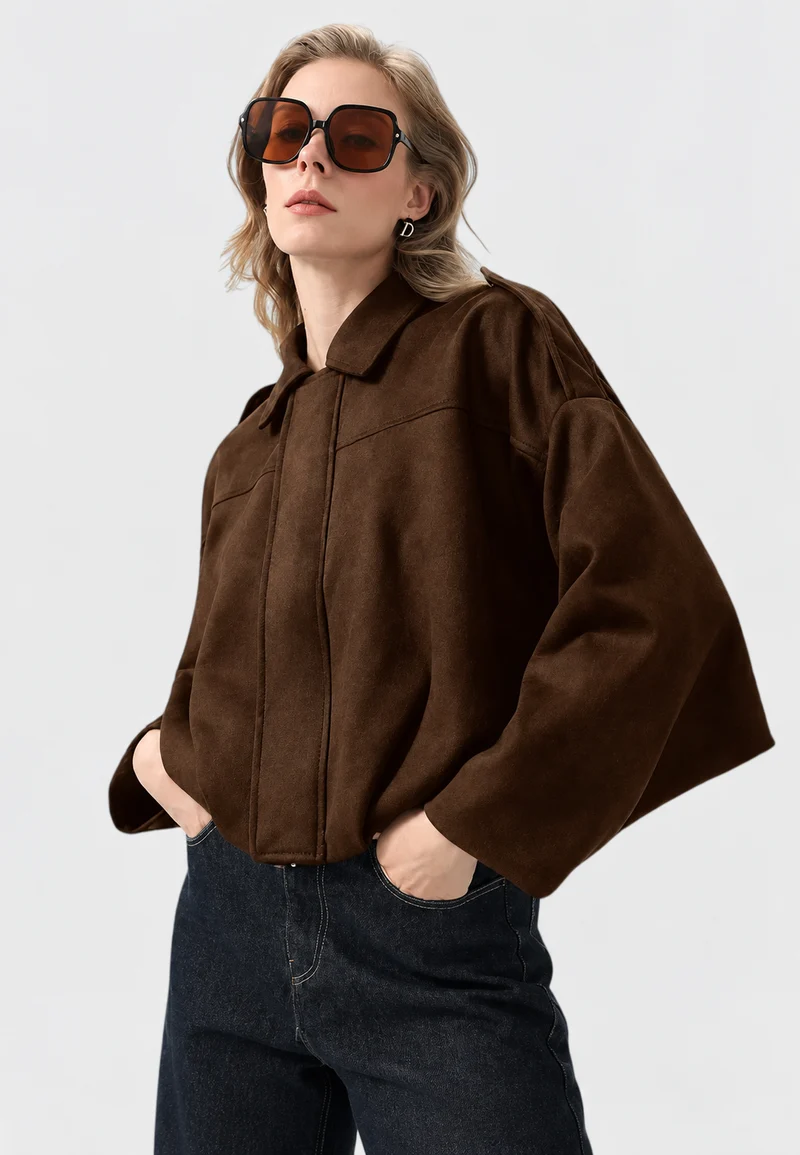Kurze Damenjacke in Wildlederoptik mit Hemdkragen – Azucena