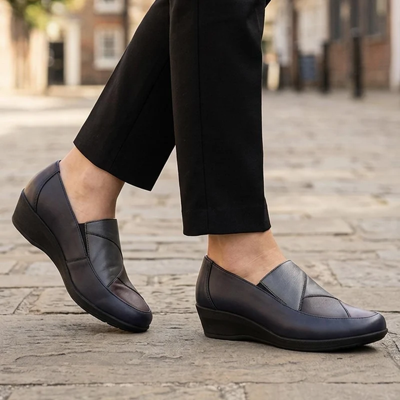 Smart Leather Wedged Slip On Shoes - KF44003 / 329 816 - Navy Combi