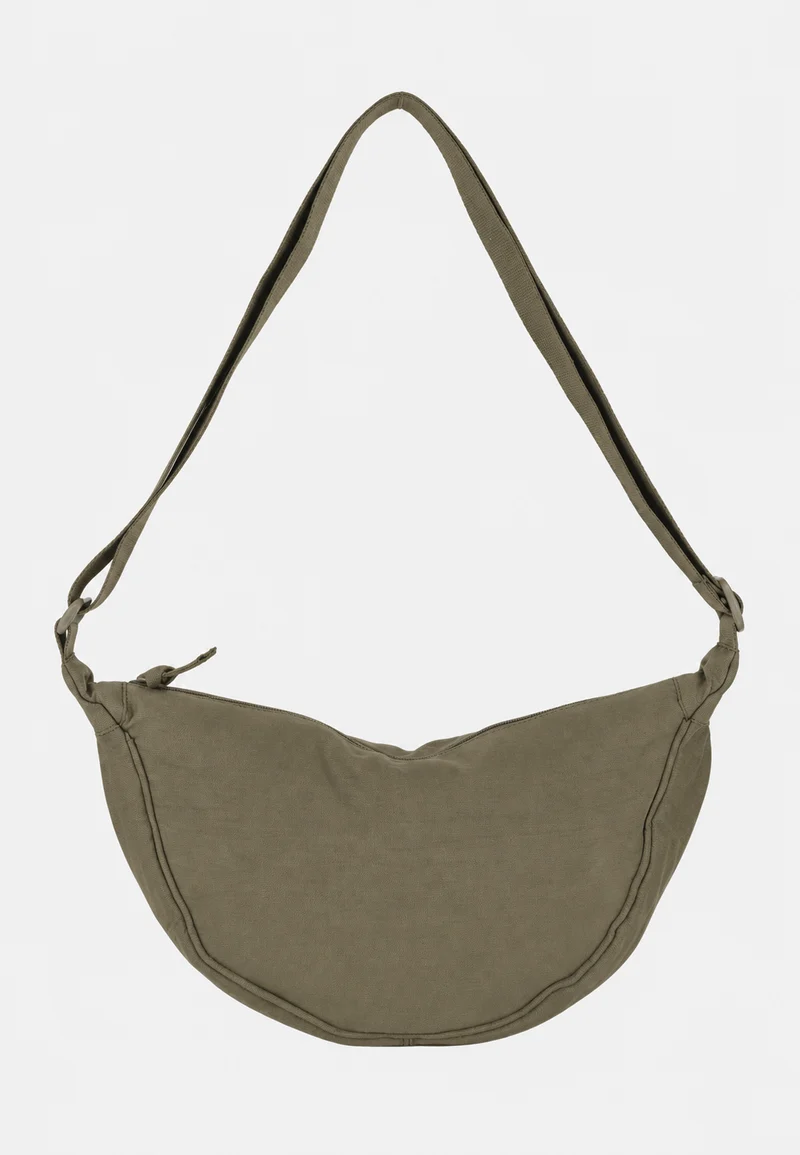 Damen-Umhängetasche aus Nylon in Halbmondform mit verstellbarem Riemen – Apolline