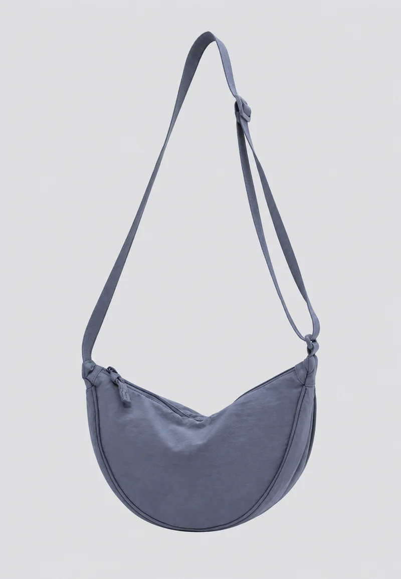 Nylon-Umhängetasche für Damen in Halbmondform mit verstellbarem Riemen – Camille