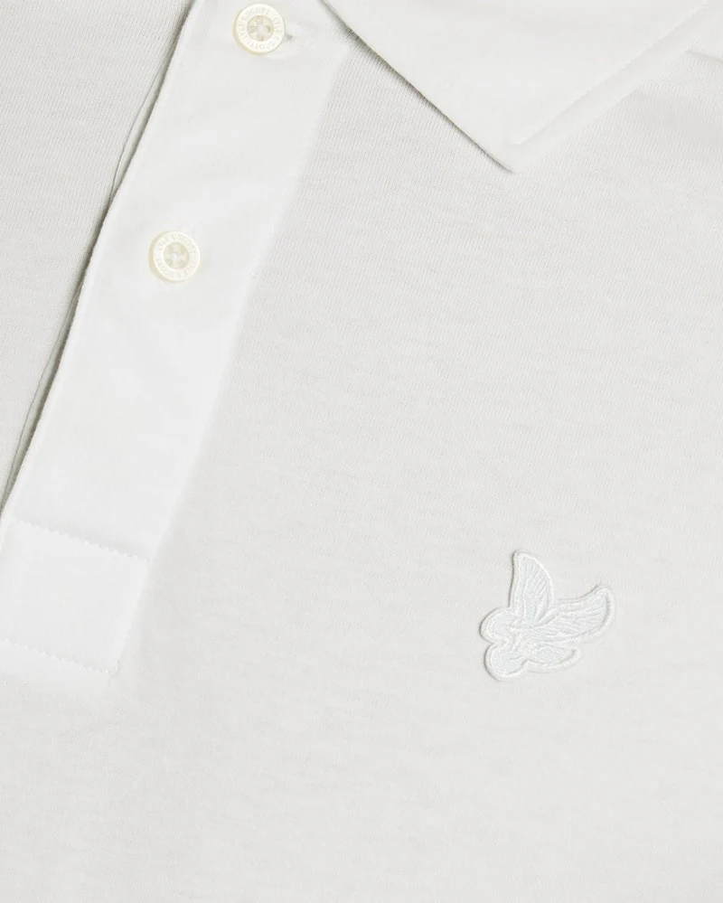 Lyle & Scott Herren-Poloshirt mit Abnähern an den Ärmelbündchen | Weiß