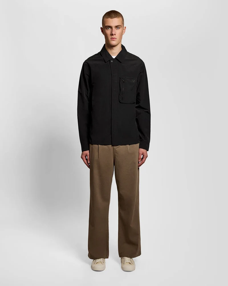 Lyle & Scott Leichtes Herren-Overshirt mit Utility-Tasche | Tiefschwarz