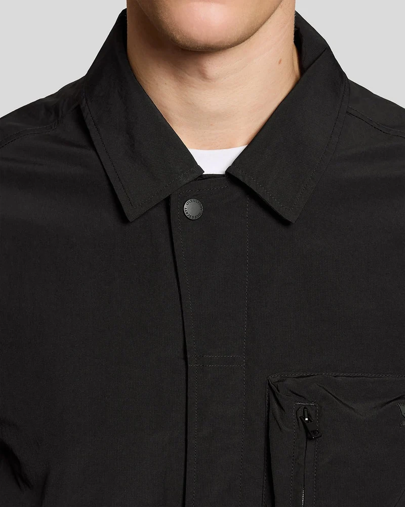 Lyle & Scott Leichtes Herren-Overshirt mit Utility-Tasche | Tiefschwarz