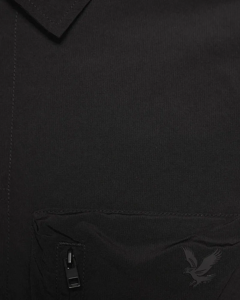 Lyle & Scott Leichtes Herren-Overshirt mit Utility-Tasche | Tiefschwarz