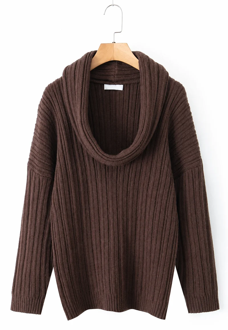 Damenpullover mit asymmetrischem Ausschnitt und freiliegender Schulter – Séverine