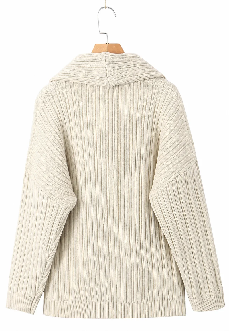 Damenpullover mit asymmetrischem Ausschnitt und freiliegender Schulter – Séverine