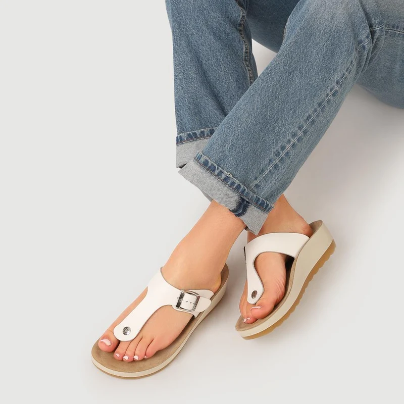 Fly Flot Toe Post Sandals - FLY37045 / 323 200 - White