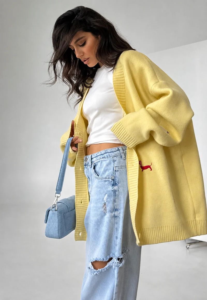 Oversize-Strickjacke für Damen mit V-Ausschnitt, Knöpfen und Dackelmotiven – Marlis