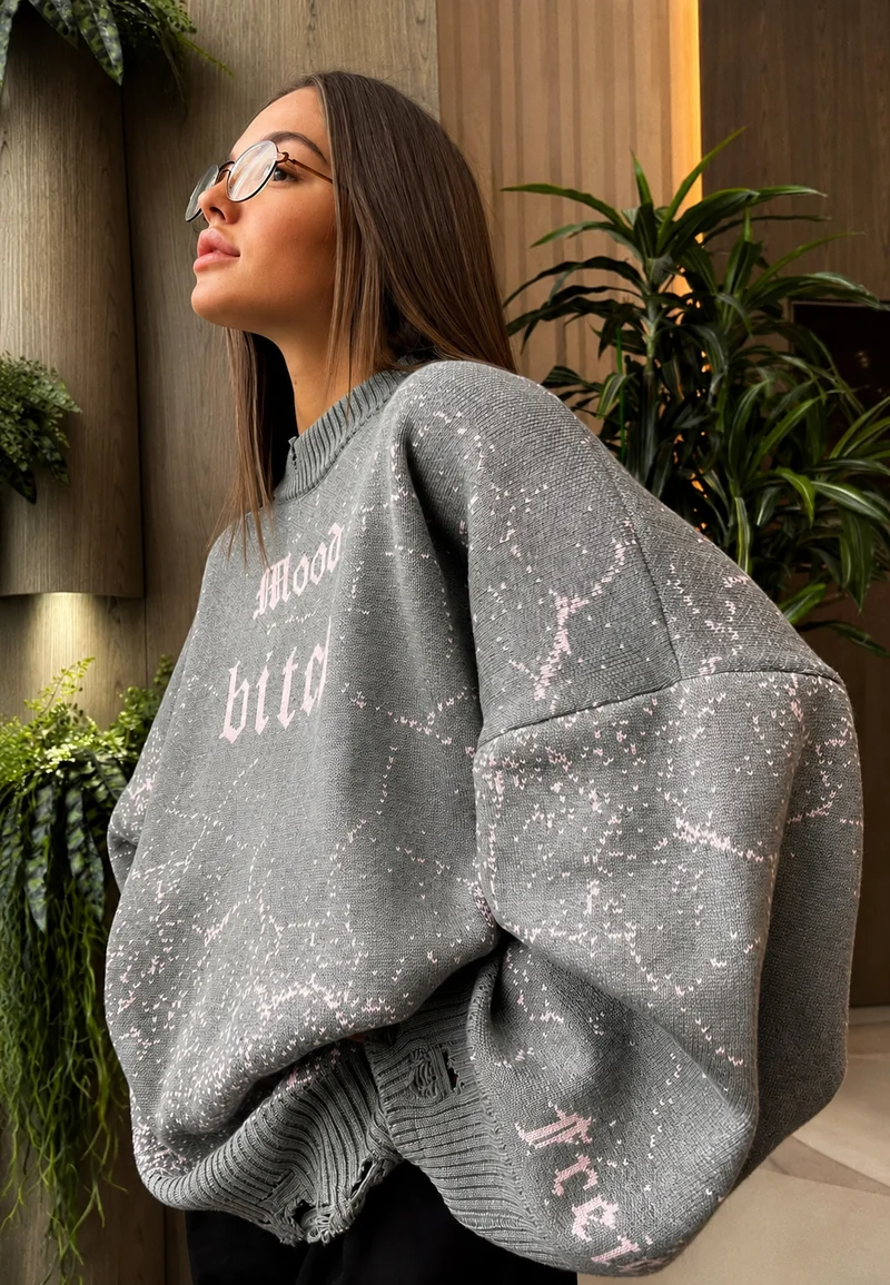 Oversize-Pullover für Damen mit grafischem Print und Zerrissen-Effekt – Liora