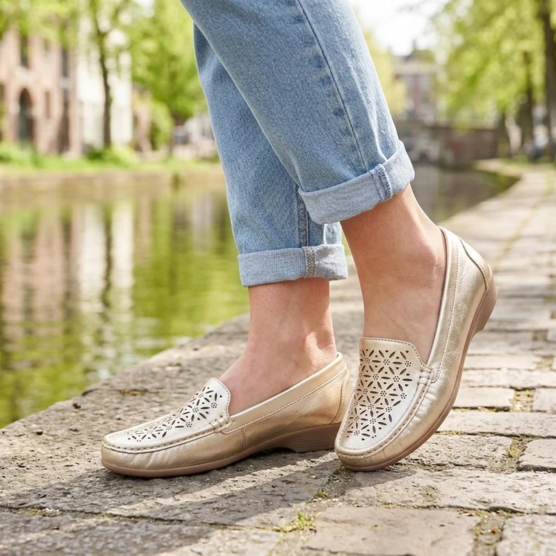 Leather Cut Out Detail Moccasin - MOEN43001 / 329 546 - Soft Gold