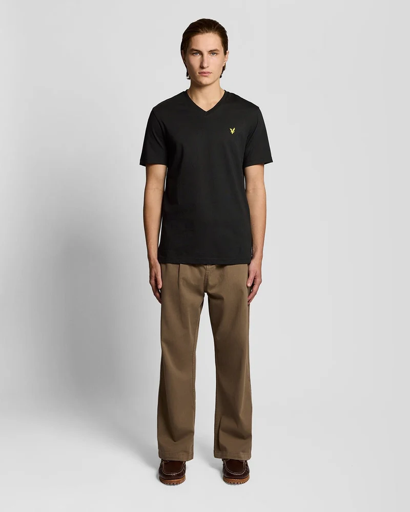Lyle & Scott Herren-T-Shirt aus Baumwolle mit V-Ausschnitt | Tiefschwarz