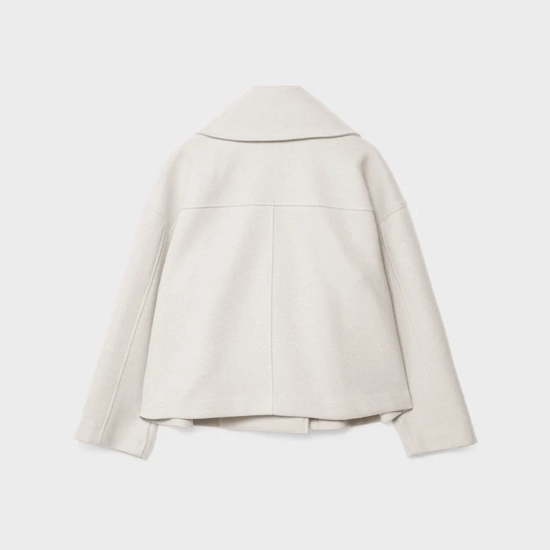 Kurze Damen-Wolljacke mit doppelreihigen Knöpfen - Heidi