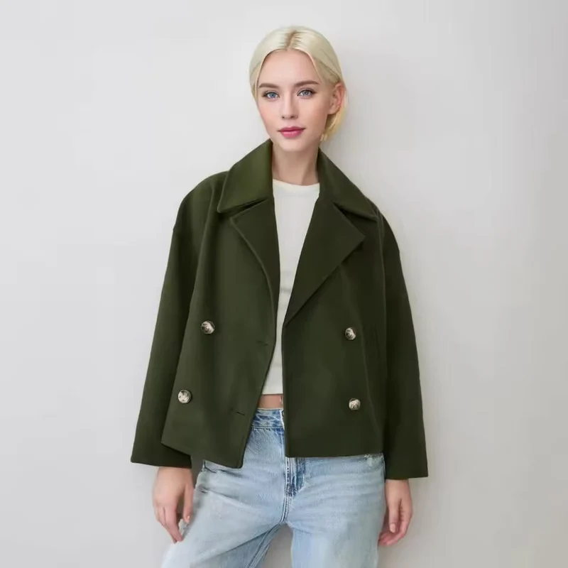 Kurze Damen-Wolljacke mit doppelreihigen Knöpfen - Heidi