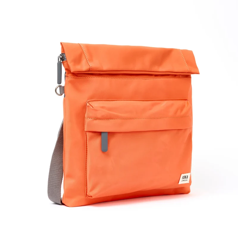ROKA Stratford L Tasche aus recyceltem Nylon | Firecracker