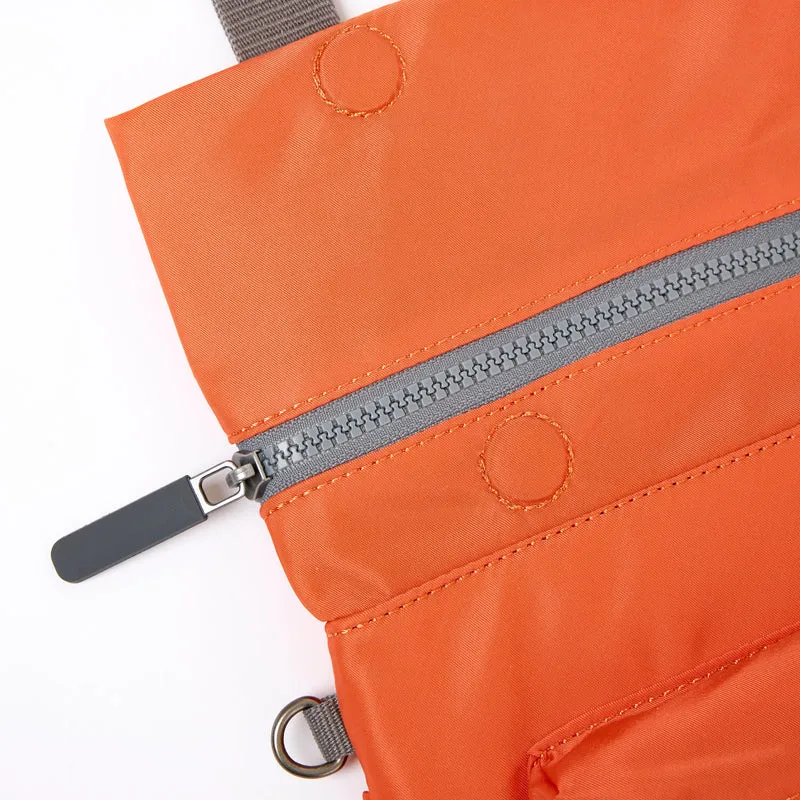 ROKA Stratford L Tasche aus recyceltem Nylon | Firecracker