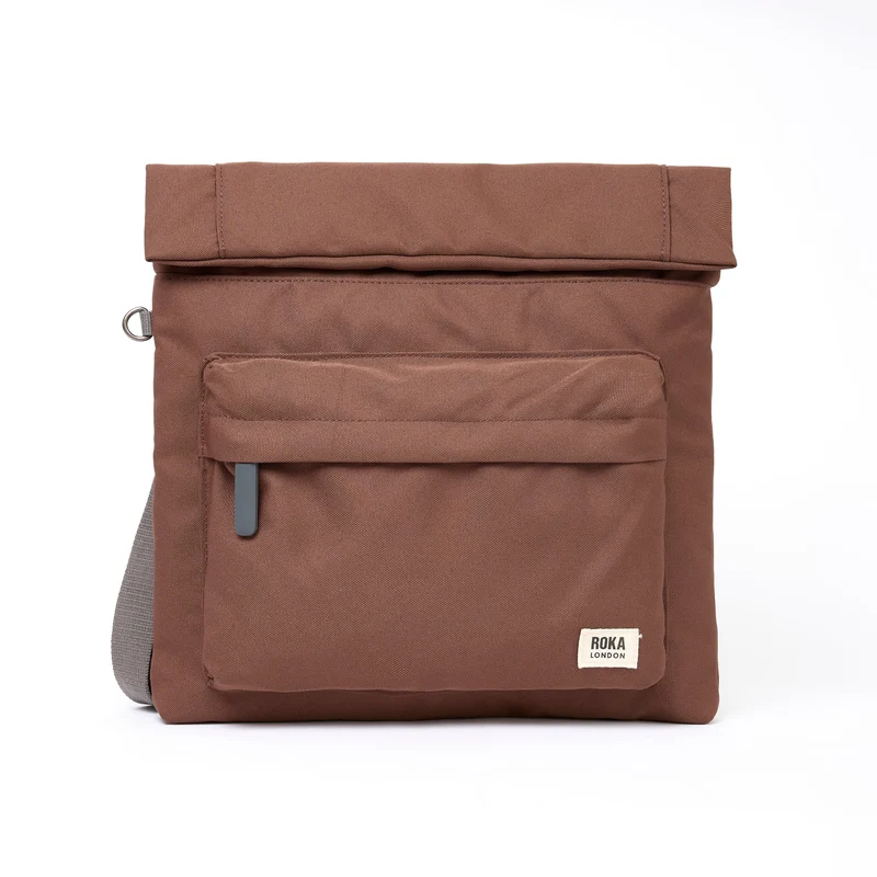 ROKA Stratford L Tasche aus recyceltem Nylon | Kakao