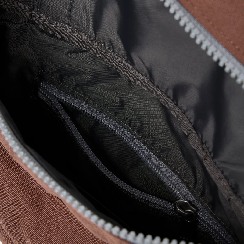 ROKA Stratford L Tasche aus recyceltem Nylon | Kakao