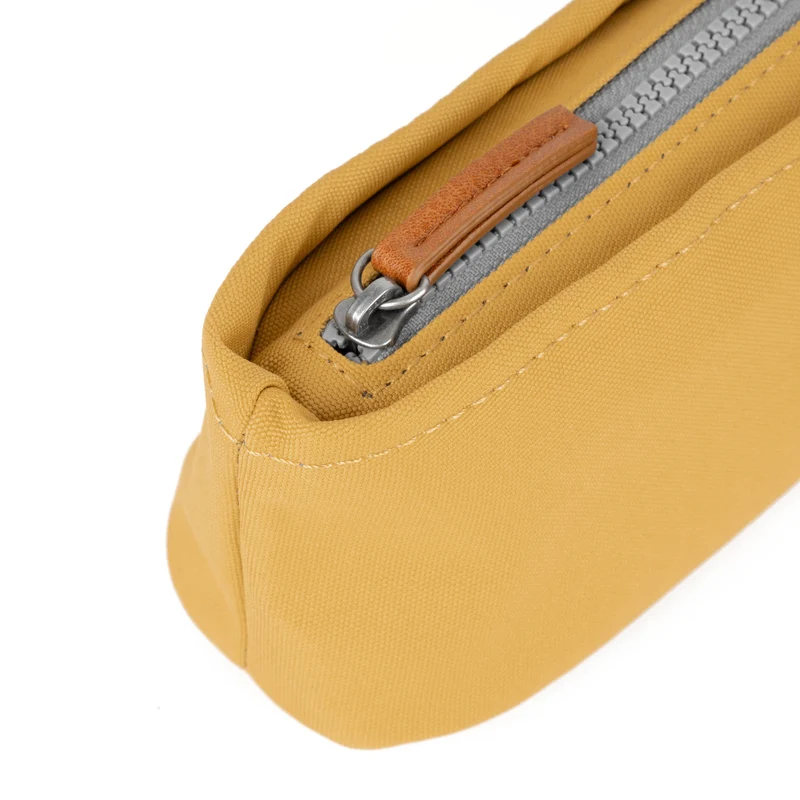 ROKA Kleiner Beutel aus recyceltem Leinen von Pimlico Flax