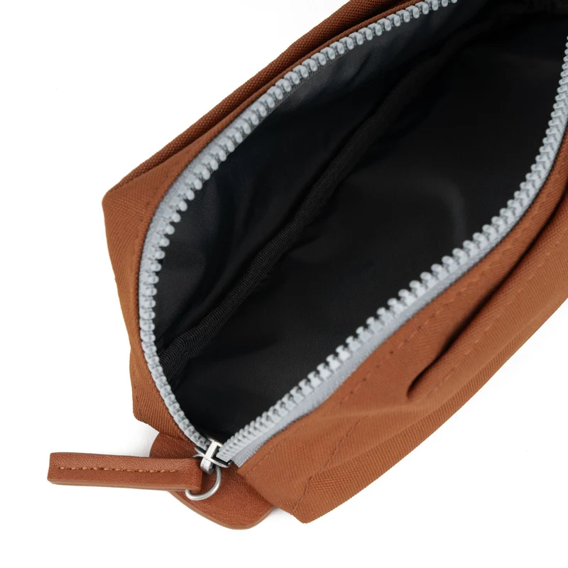 ROKA Pimlico Bran Kleiner Beutel aus recyceltem Canvas