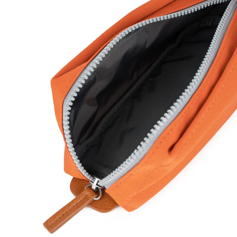 ROKA Pimlico Atomic Orange Kleiner Beutel aus recyceltem Canvas