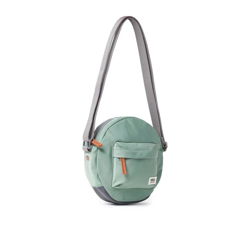 ROKA Paddington B Kleine Tasche aus recyceltem Nylon | Frost