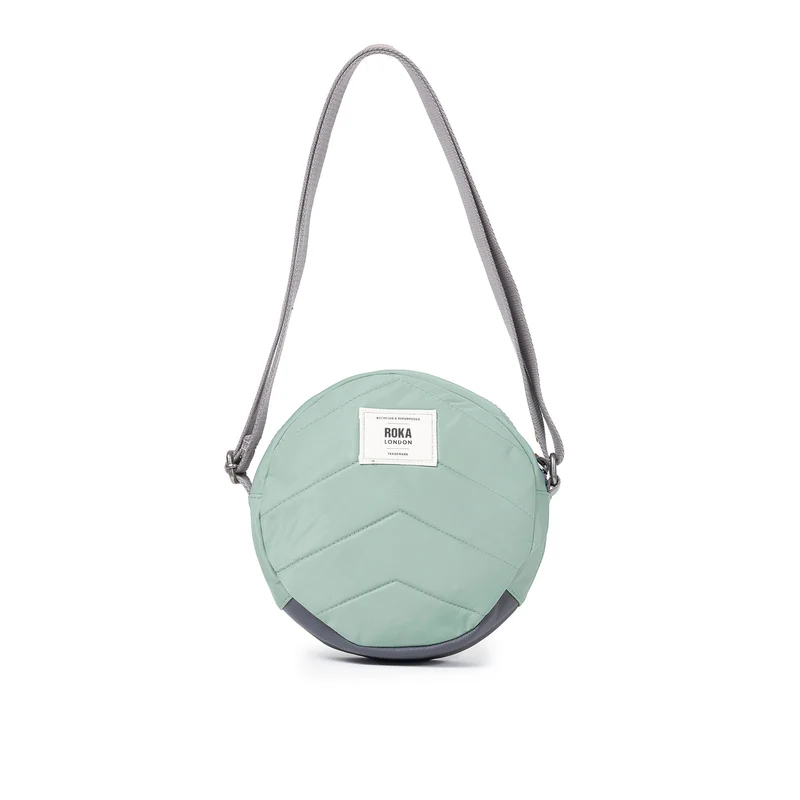 ROKA Paddington B Kleine Tasche aus recyceltem Nylon | Frost
