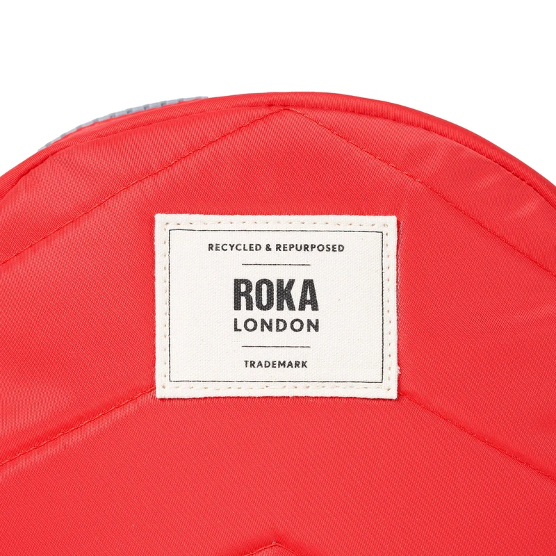 ROKA Paddington B Kleiner Beutel aus recyceltem Nylon | Chiliöl