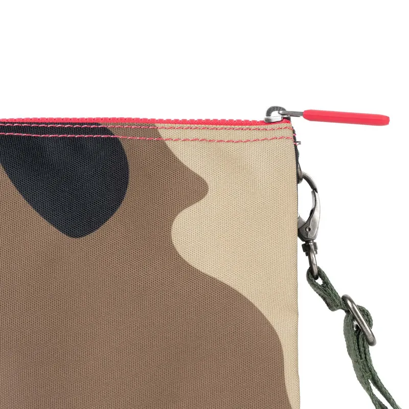 ROKA Carnaby Crossbody XL Vintage Camo Tasche aus recyceltem Canvas