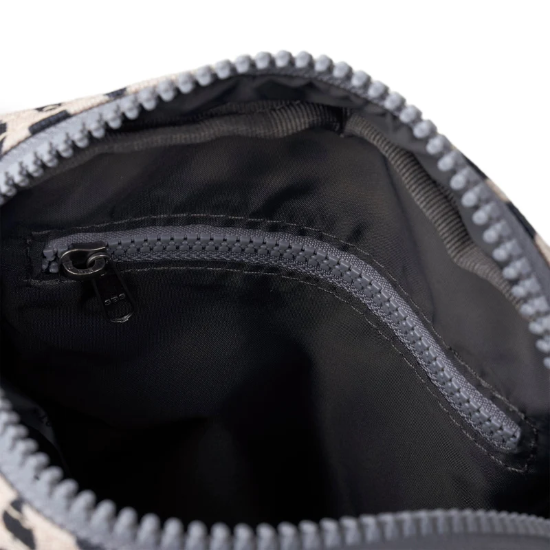 ROKA Bond Linear Dot Tasche aus recyceltem Canvas