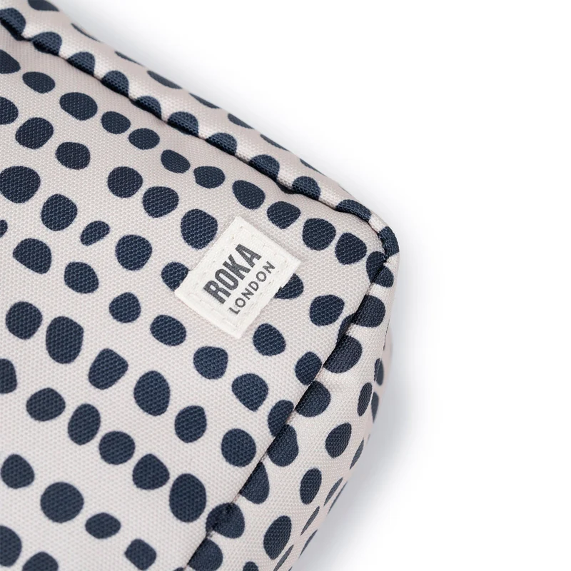 ROKA Bond Linear Dot Tasche aus recyceltem Canvas