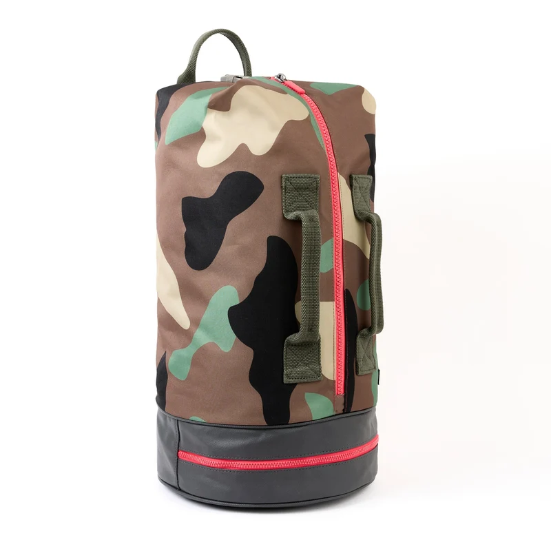 ROKA Heathrow Große Tasche aus recyceltem Canvas | Vintage-Tarnmuster