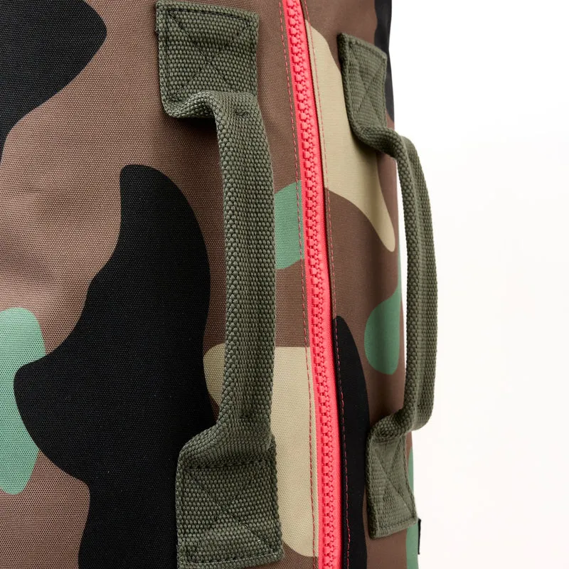 ROKA Heathrow Große Tasche aus recyceltem Canvas | Vintage-Tarnmuster