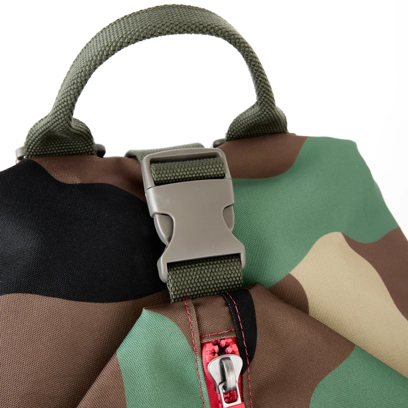 ROKA Heathrow Große Tasche aus recyceltem Canvas | Vintage-Tarnmuster