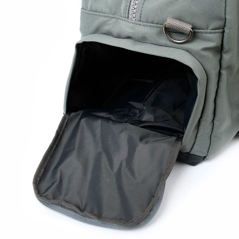 ROKA Große Gatwick-Tasche aus recyceltem Canvas | Zinnfarben
