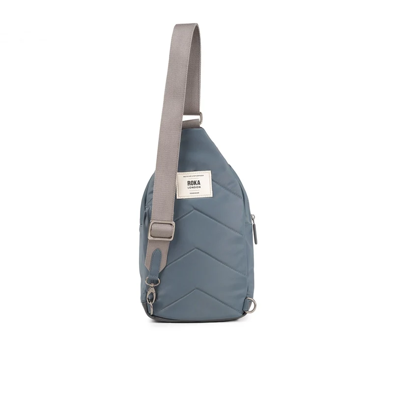 ROKA Willesden Große Tasche aus recyceltem Nylon | Grau-Ton