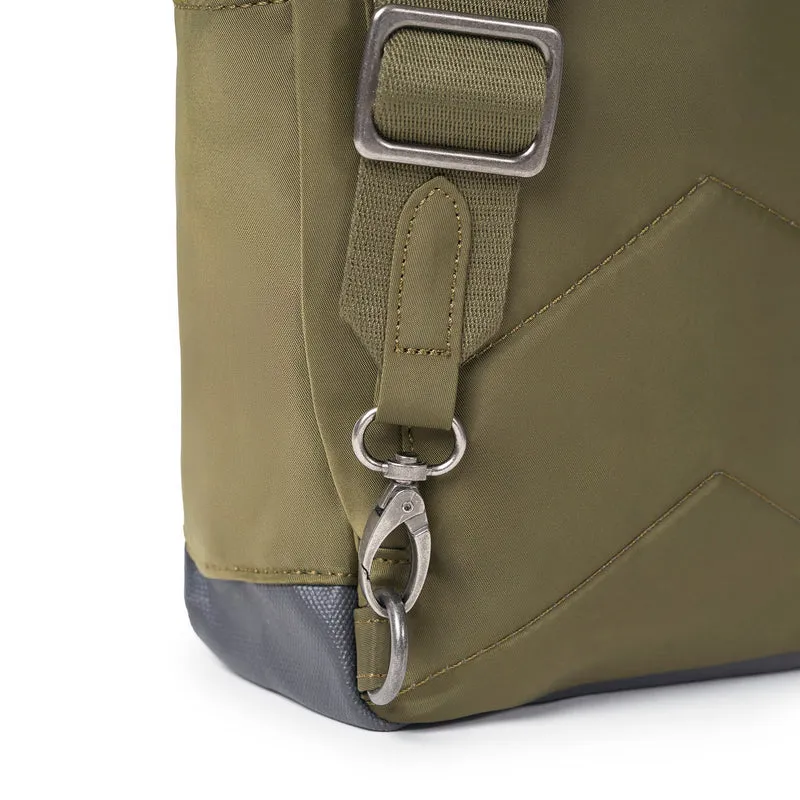 ROKA Willesden Große Tasche aus recyceltem Nylon | Militärfarben