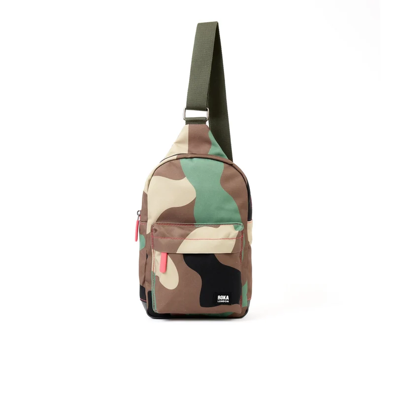 ROKA Willesden B Große Tasche aus recyceltem Vintage-Tarnstoff