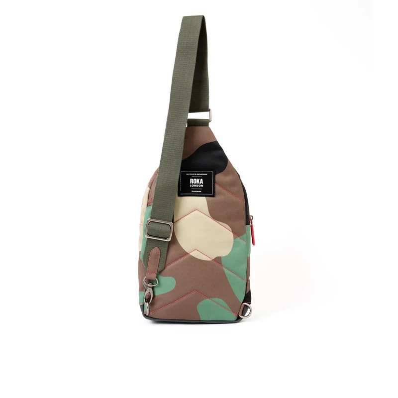 ROKA Willesden B Große Tasche aus recyceltem Vintage-Tarnstoff