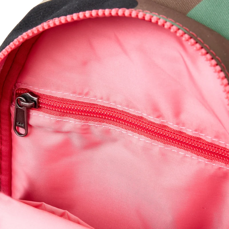 ROKA Willesden B Große Tasche aus recyceltem Vintage-Tarnstoff