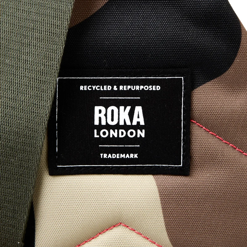 ROKA Willesden B Große Tasche aus recyceltem Vintage-Tarnstoff